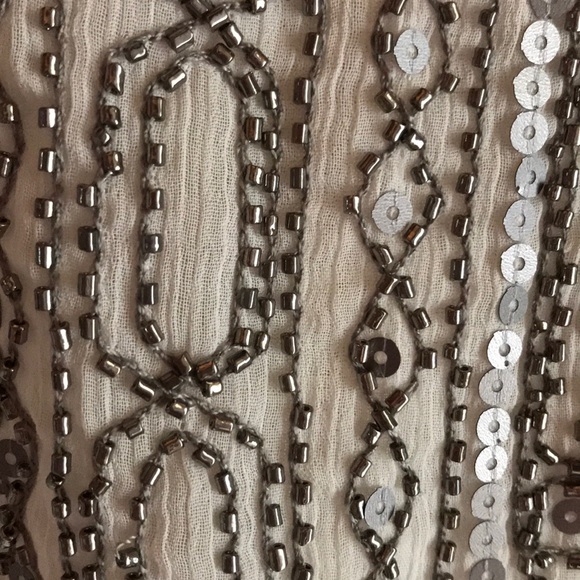 Bead pattern flowy top - Picture 6 of 8